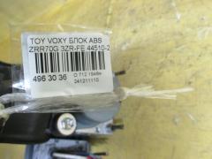 Блок ABS 44510-28160, 89541-28280 на Toyota Voxy ZRR70G 3ZR-FE Фото 3