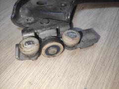 Ролик двери на Nissan Serena CC25 Фото 13