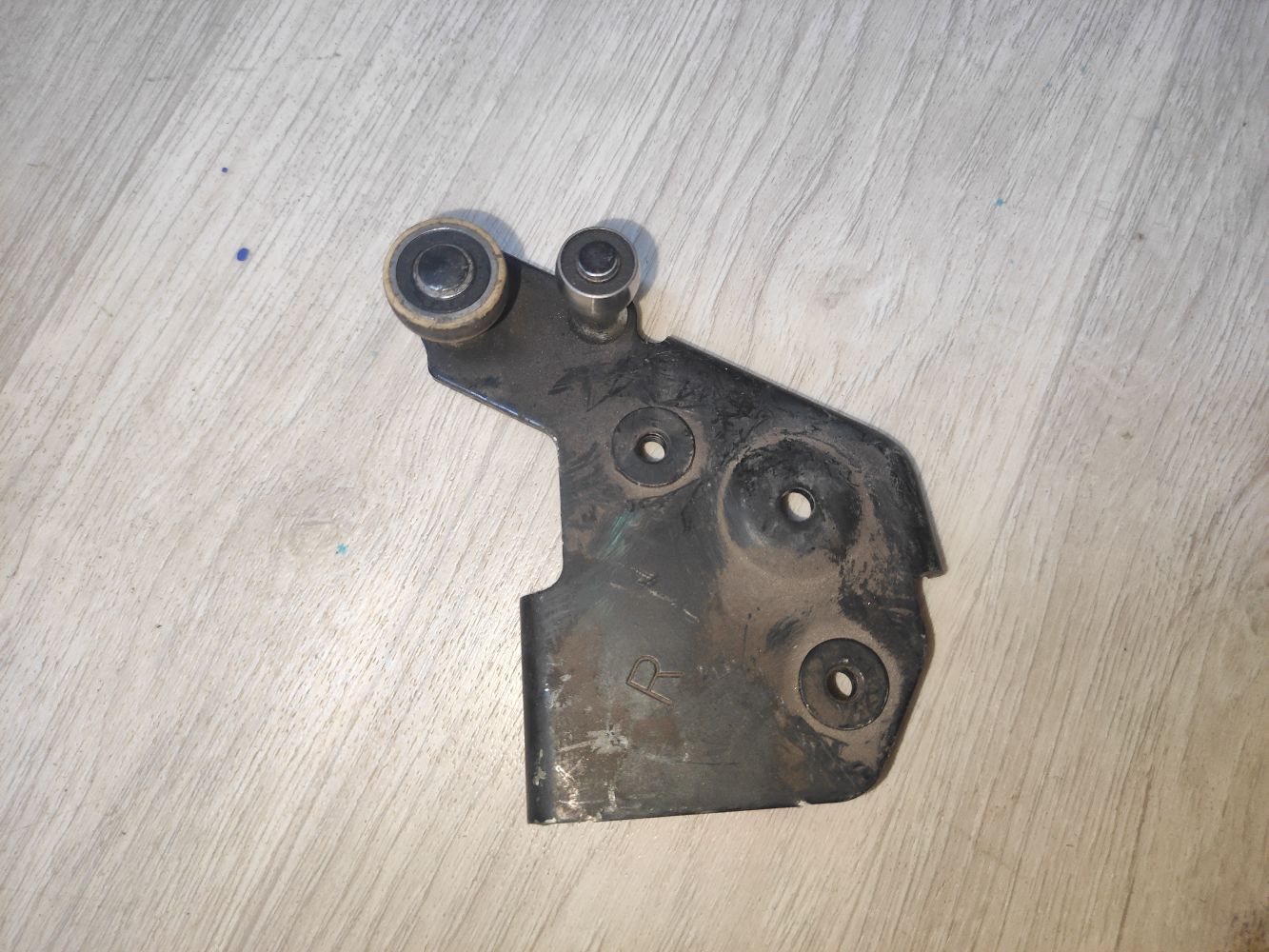 Ролик двери на Nissan Serena CC25 Фото 3