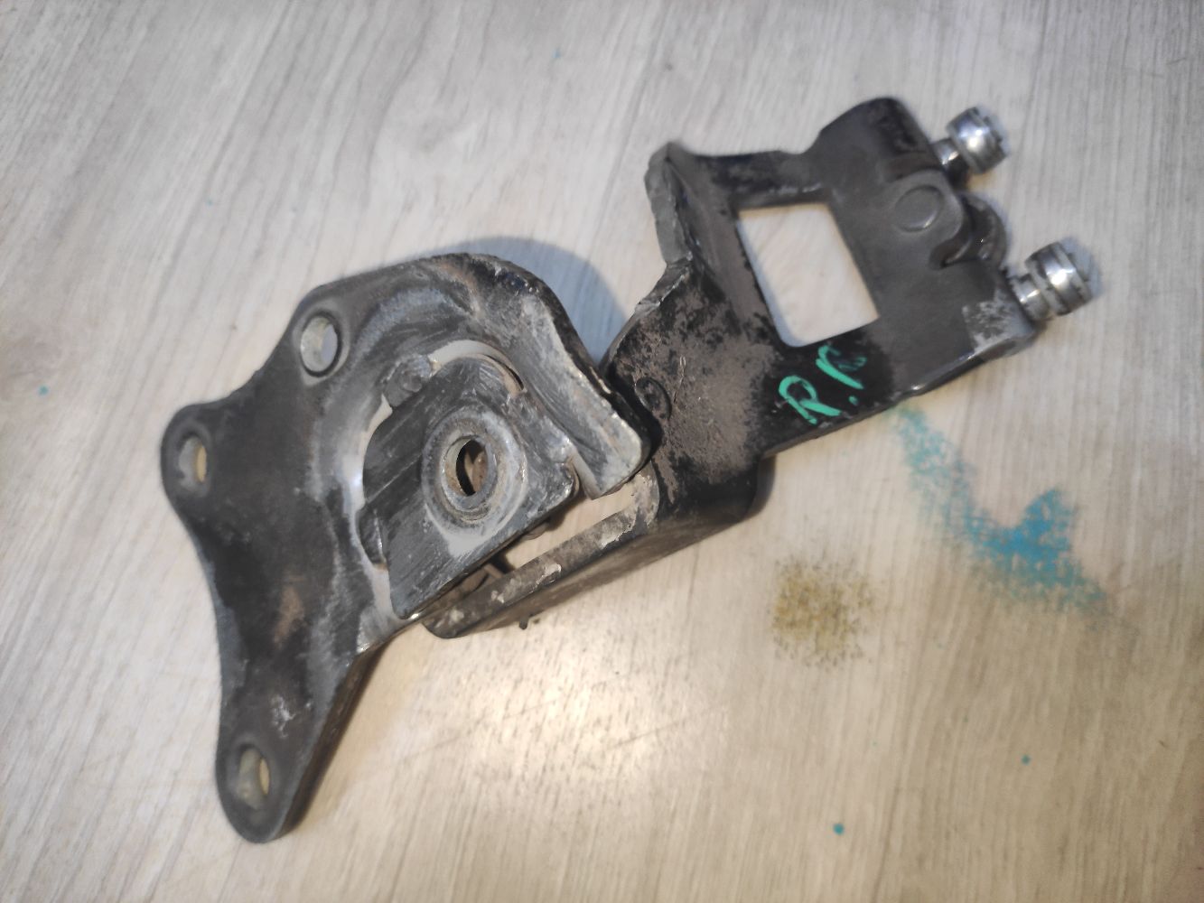 Ролик двери на Nissan Serena CC25 Фото 10