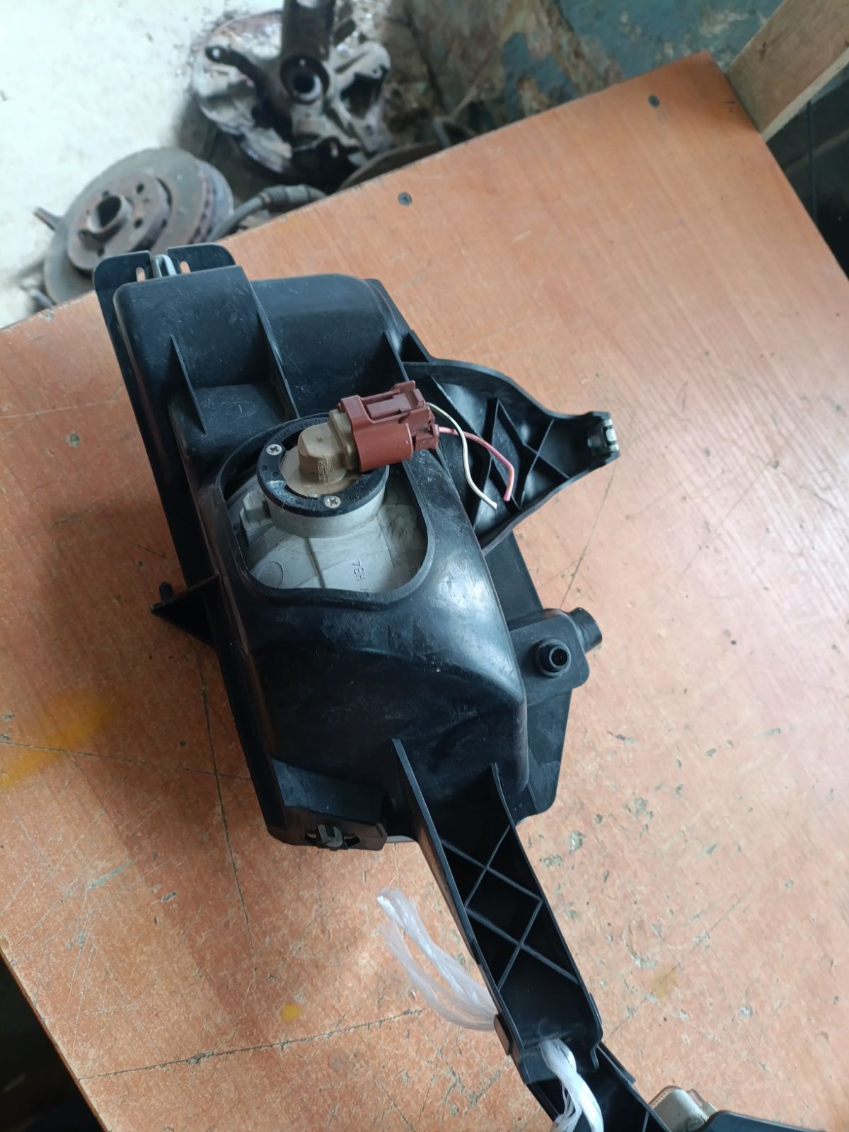 Туманка бамперная 12-495 12-495 на Toyota Isis ANM10G Фото 5