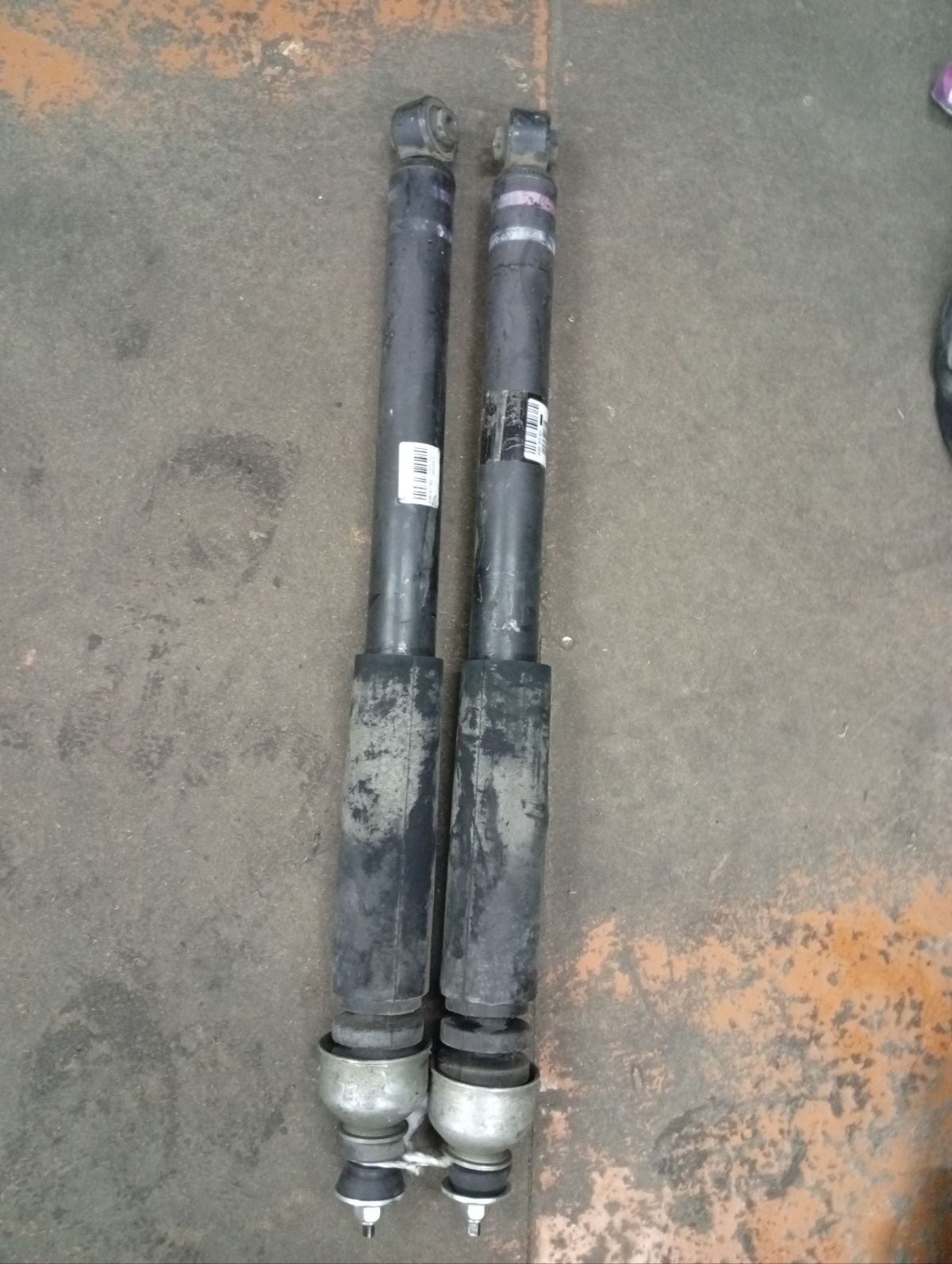 Амортизатор на Nissan Leaf ZE0 Фото 5