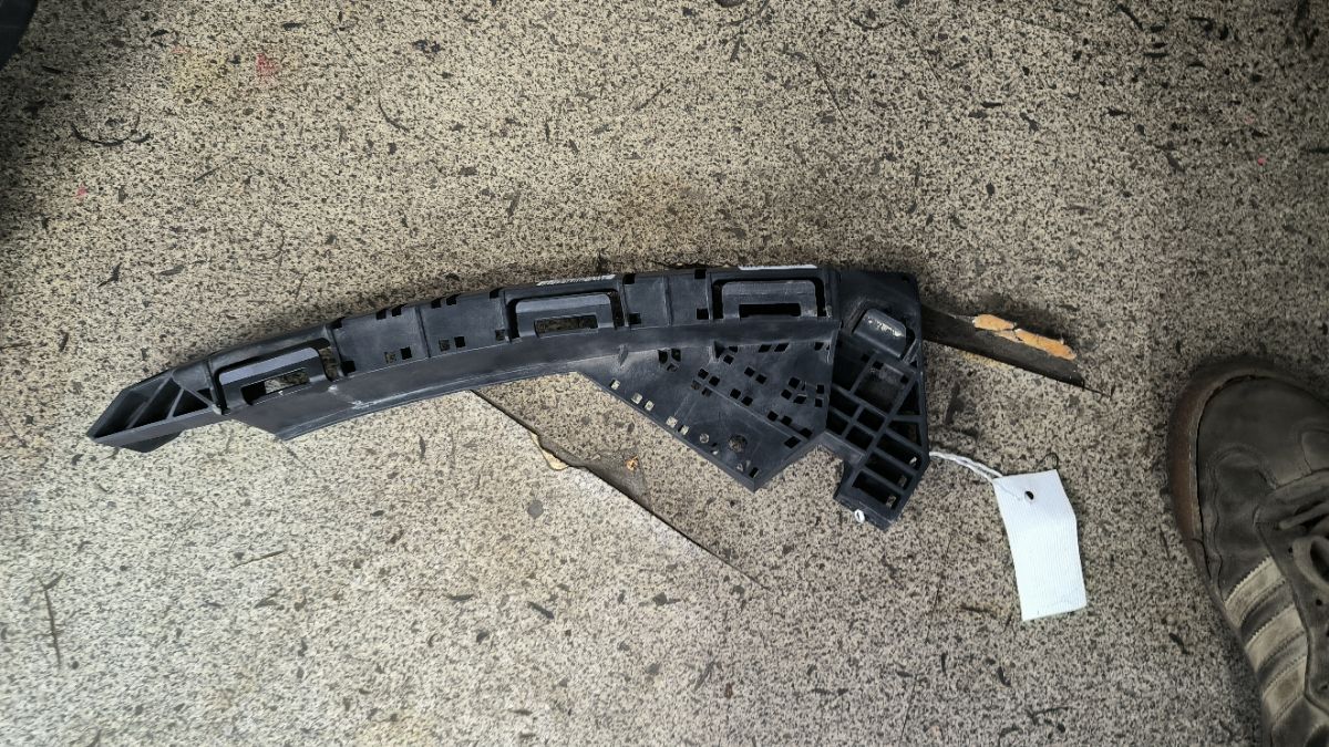 Крепление бампера 71198-SYY-003 на Honda Freed GB3 Фото 3