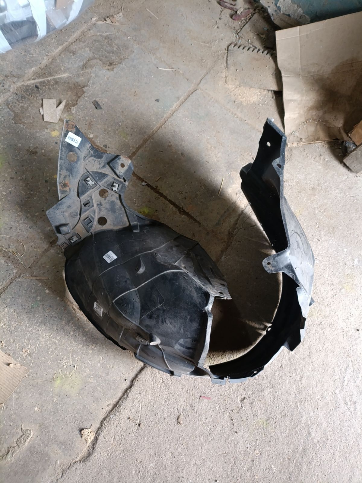 Подкрылок 63843-3NA0A на Nissan Leaf AZE0 EM57 Фото 4