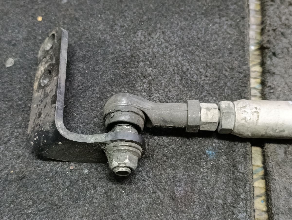 Жесткость на стойки на Subaru Legacy BL5 Фото 5