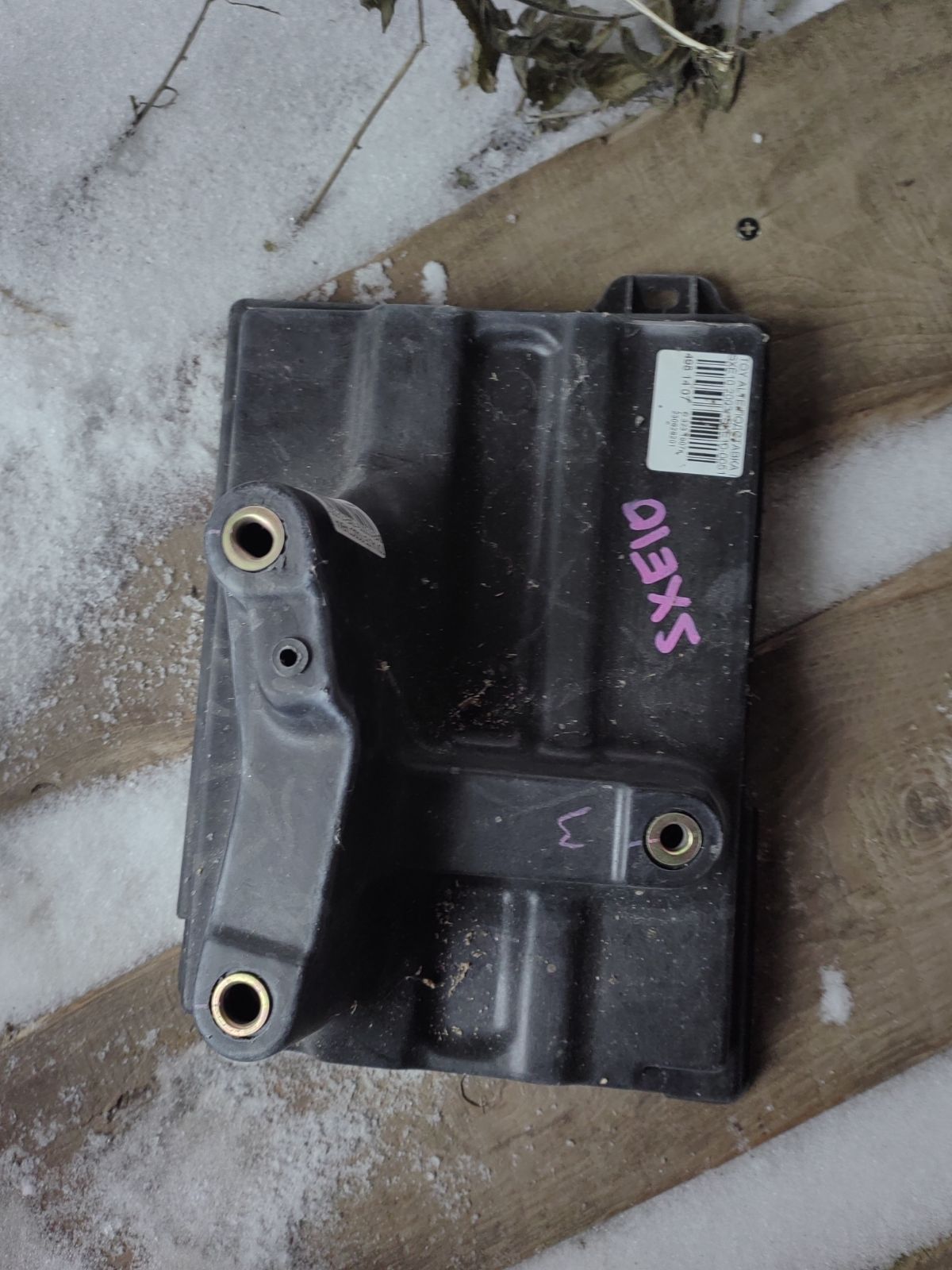 Подставка под аккумулятор 74431-51010 на Toyota Altezza SXE10 Фото 6