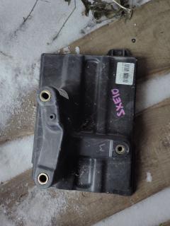 Подставка под аккумулятор 74431-51010 на Toyota Altezza SXE10 Фото 6