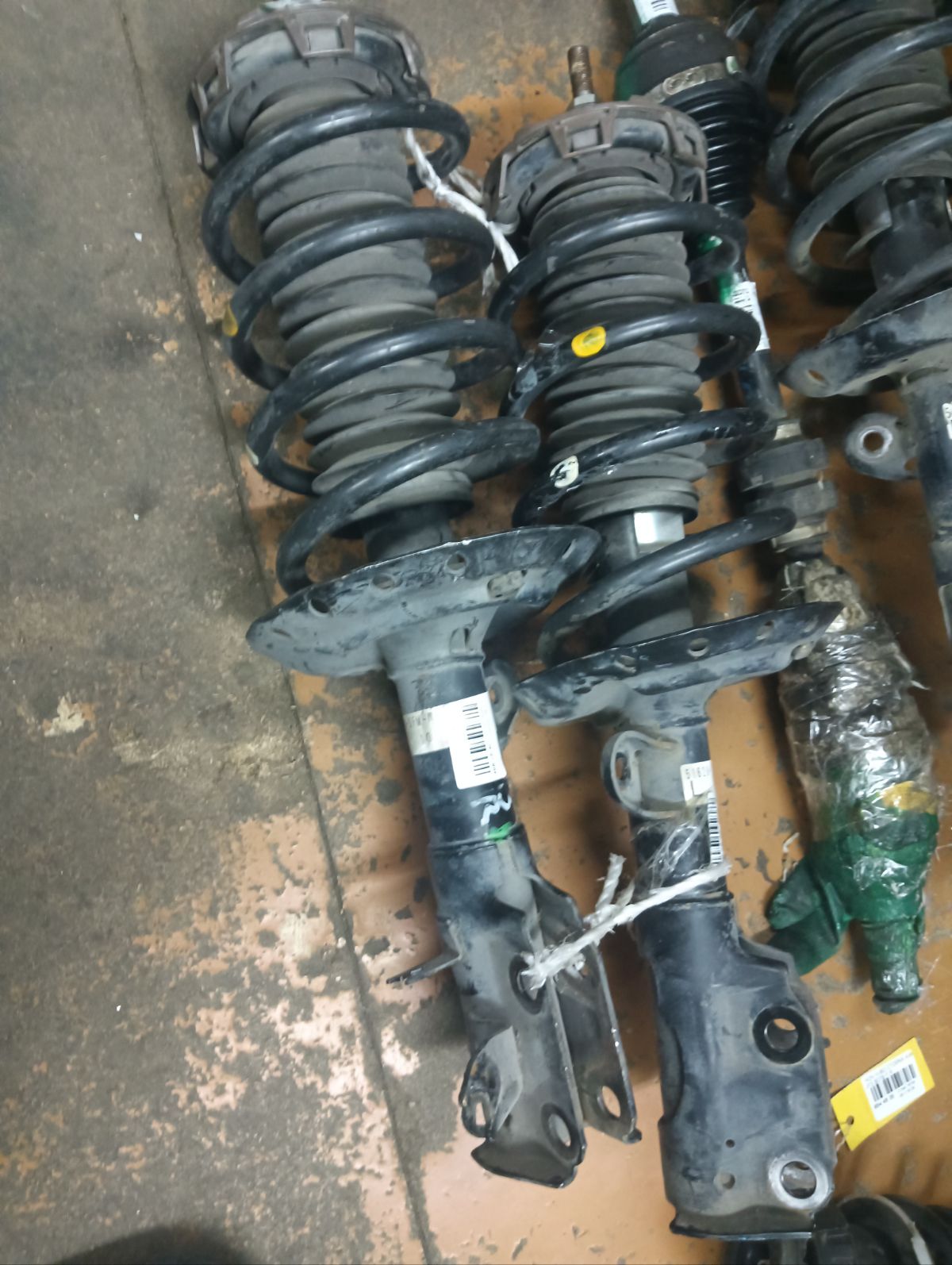 Стойка амортизатора на Honda Freed GB3 L15A Фото 3