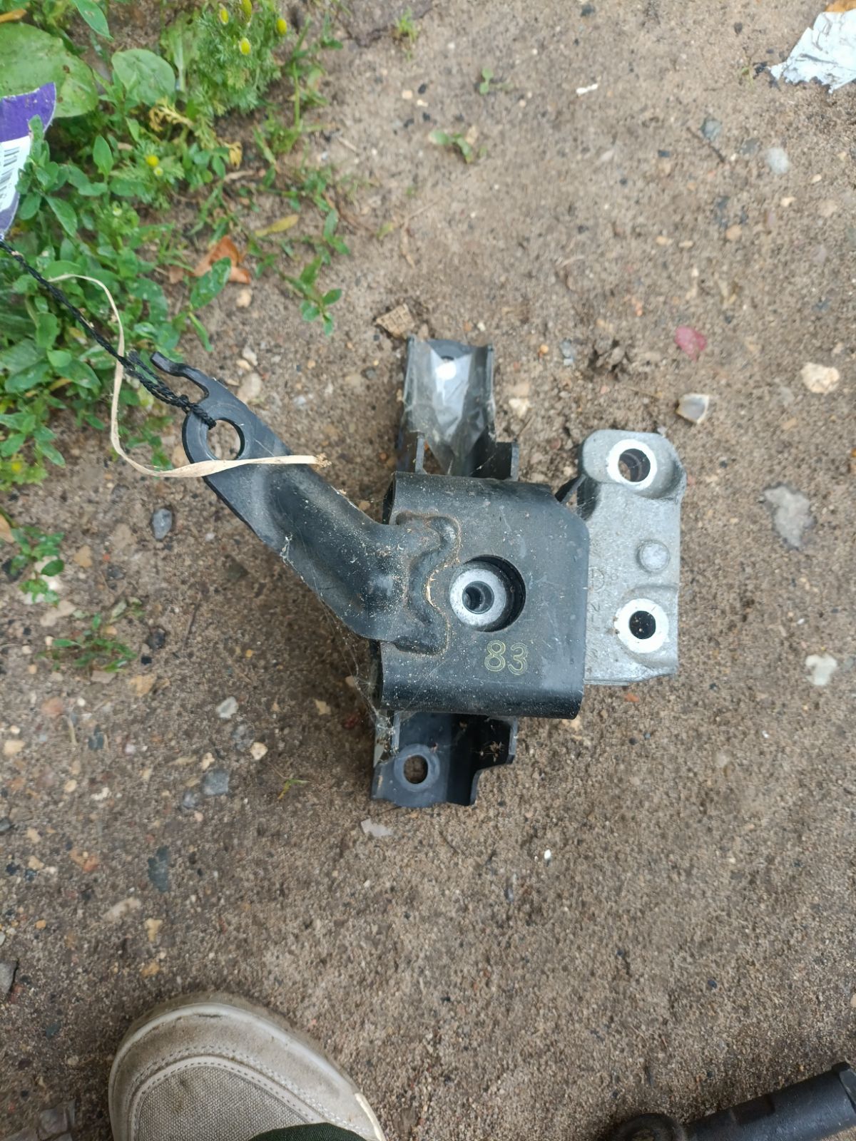 Подушка двигателя 12305-47070 на Toyota Vitz NSP130 1NR-FE Фото 3