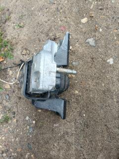 Подушка двигателя 12305-47070 на Toyota Vitz NSP130 1NR-FE Фото 4