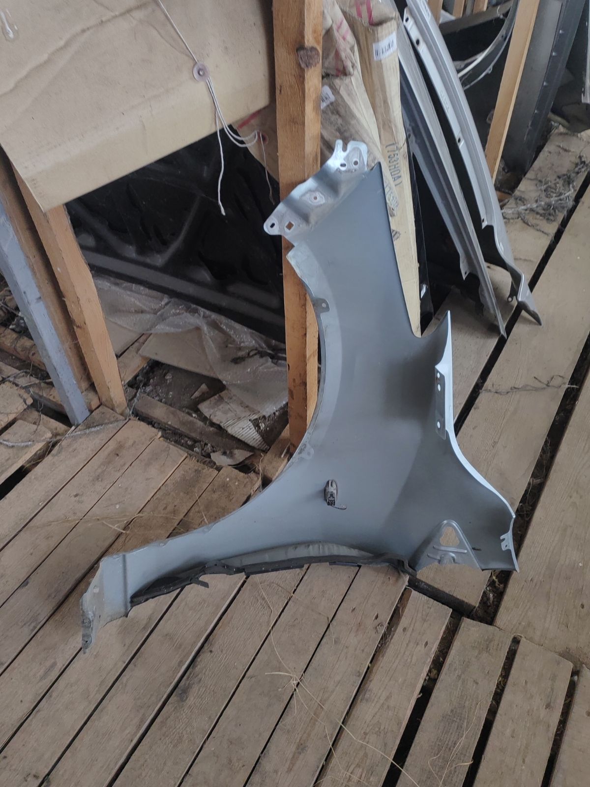 Крыло переднее 2741658, 3421312, 3421312A1, 4533021, 4533021J, 5605006, 6504043421312P, 931172, D01G52111B, D651-52-111B, GDFN0061R, MD234022FR, MZ10069AR, MZ10069BR, MZ10069BRV, MZ3093023, MZ51101600R00, MZ51101601R00, MZX0207270R на Mazda Demio DE3FS Фото 7