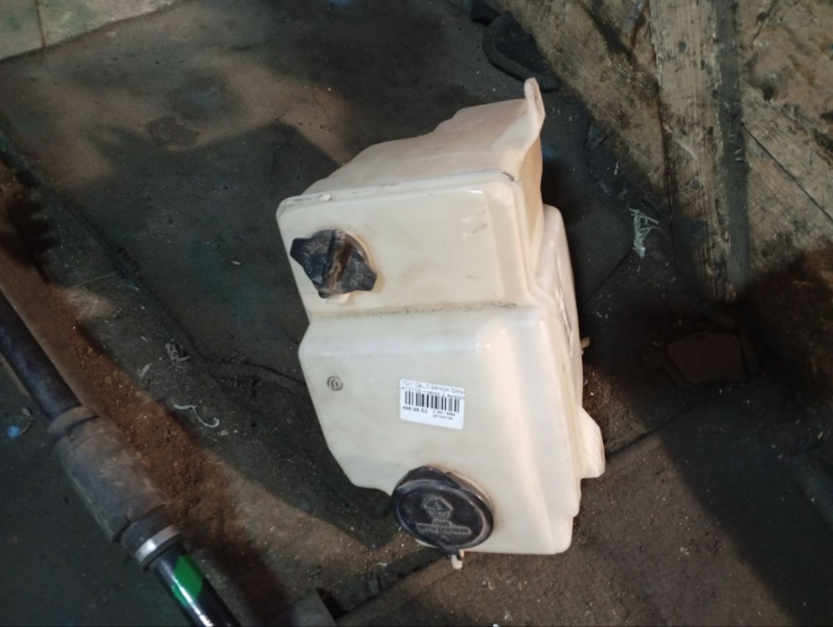 Бачок омывателя 85315-20390 на Toyota Caldina AT211G Фото 5