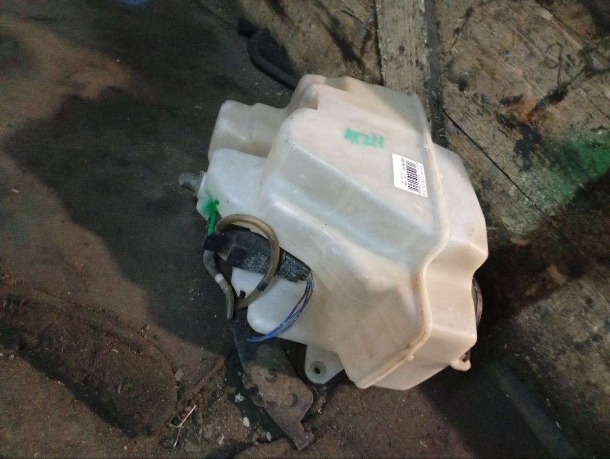 Бачок омывателя 85315-20390 на Toyota Caldina AT211G Фото 6