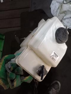 Бачок омывателя 85315-20390 на Toyota Caldina ST210G Фото 6