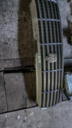 Решетка радиатора 53111-30620 на Toyota Crown JZS141 Фото 3