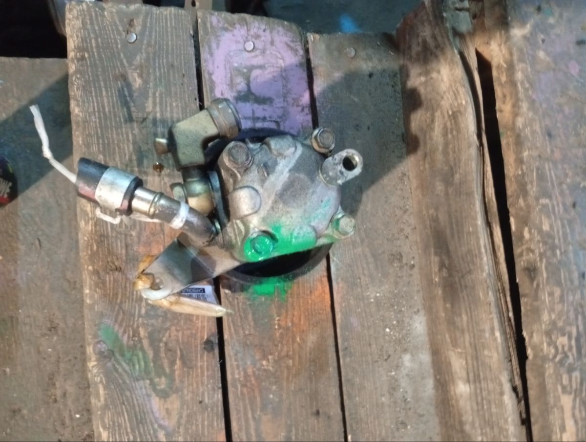 Насос гидроусилителя EG010 на Nissan Fuga Y50 VQ25DE Фото 3