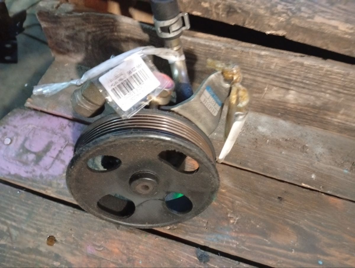 Насос гидроусилителя EG010 на Nissan Fuga Y50 VQ25DE Фото 4