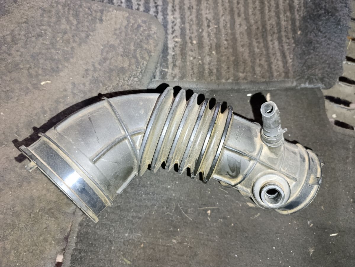 Патрубок воздушн.фильтра на Honda Stepwgn RG3 K24A Фото 4