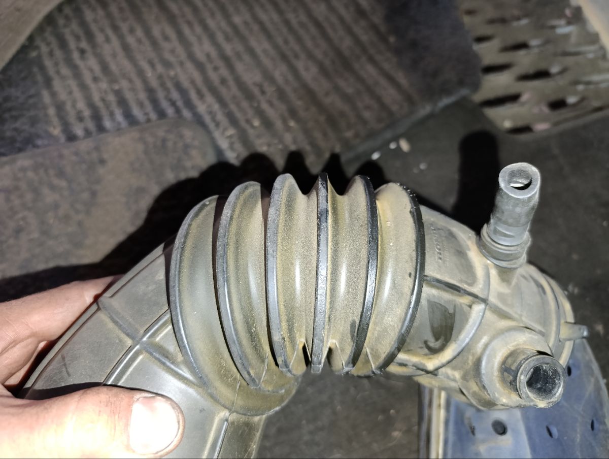 Патрубок воздушн.фильтра на Honda Stepwgn RG3 K24A Фото 5