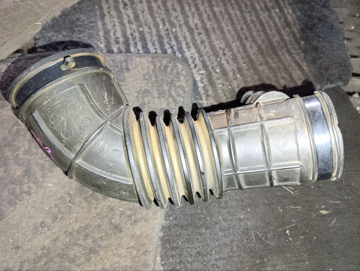 Патрубок воздушн.фильтра на Honda Stepwgn RG3 K24A Фото 6