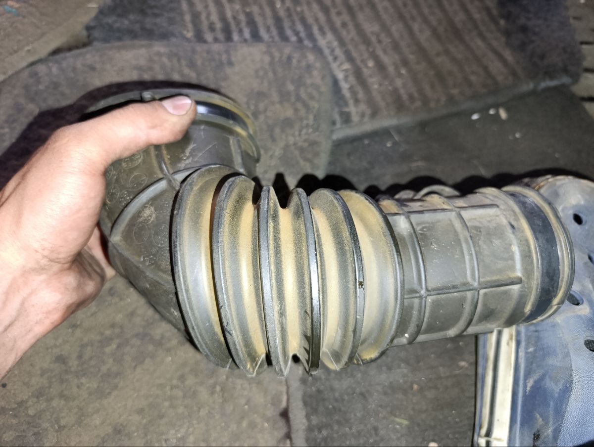 Патрубок воздушн.фильтра на Honda Stepwgn RG3 K24A Фото 7