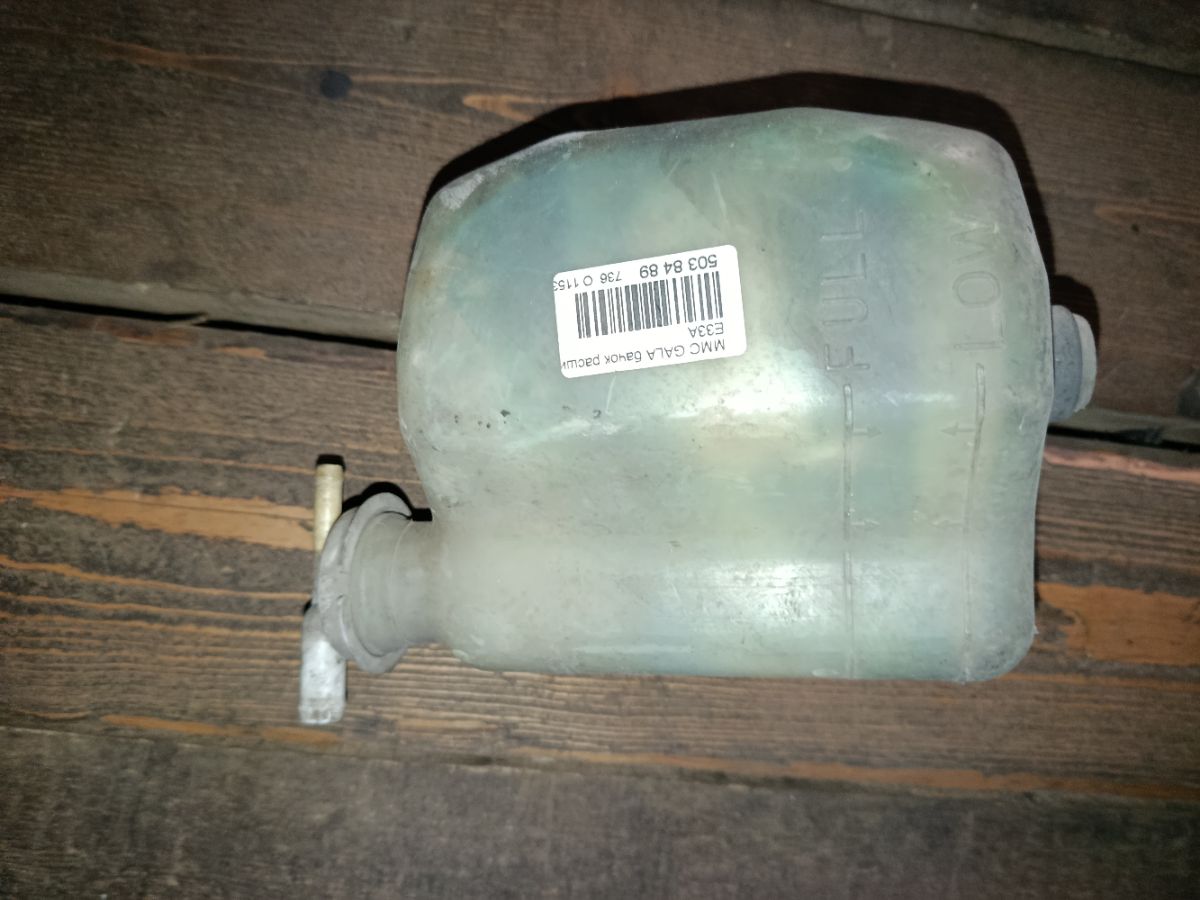 Бачок расширительный на Mitsubishi Galant E33A Фото 2
