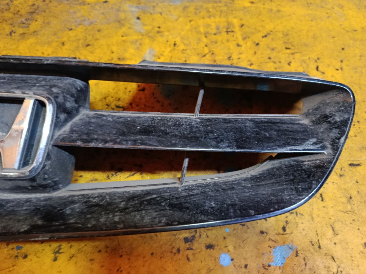 Решетка радиатора 71121-S06-000ZF на Honda Orthia EL3 Фото 3