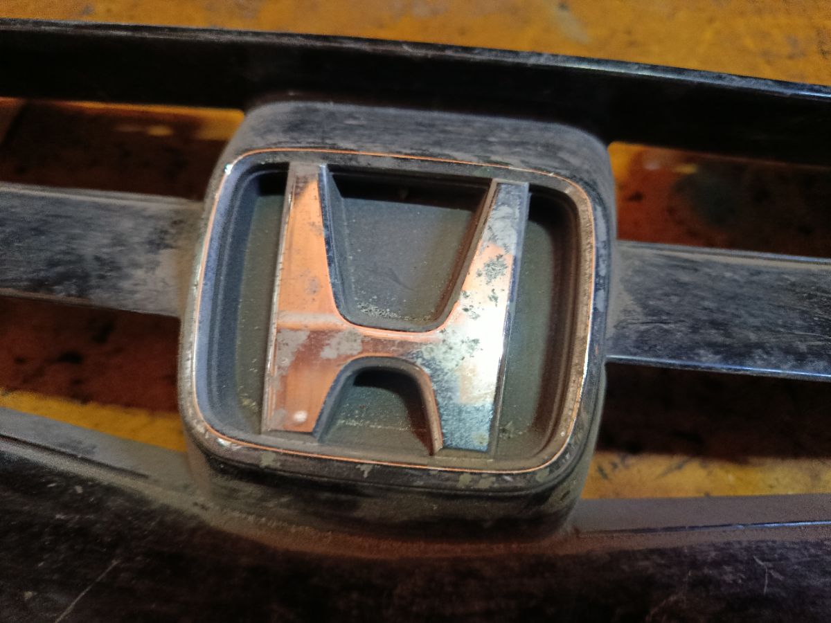 Решетка радиатора 71121-S06-000ZF на Honda Orthia EL3 Фото 4