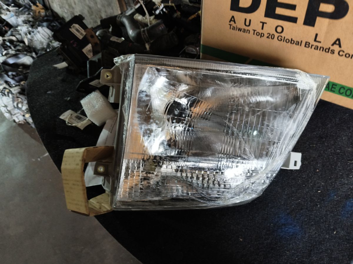 Фара 100-24774 DEPO 100-24774,215-11A5L-LD-E на Nissan Caravan E25 Фото 2