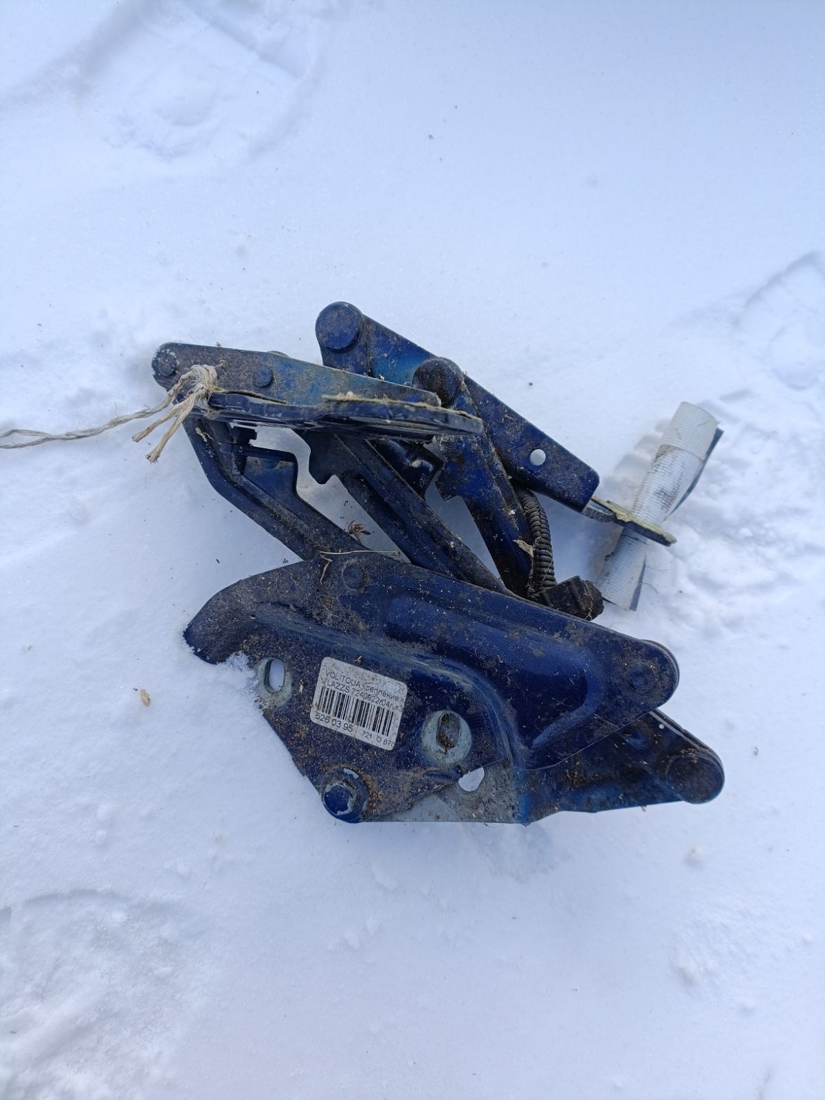 Крепление капота VAG VAG,7L6823301B на Volkswagen Touareg 7L Фото 2