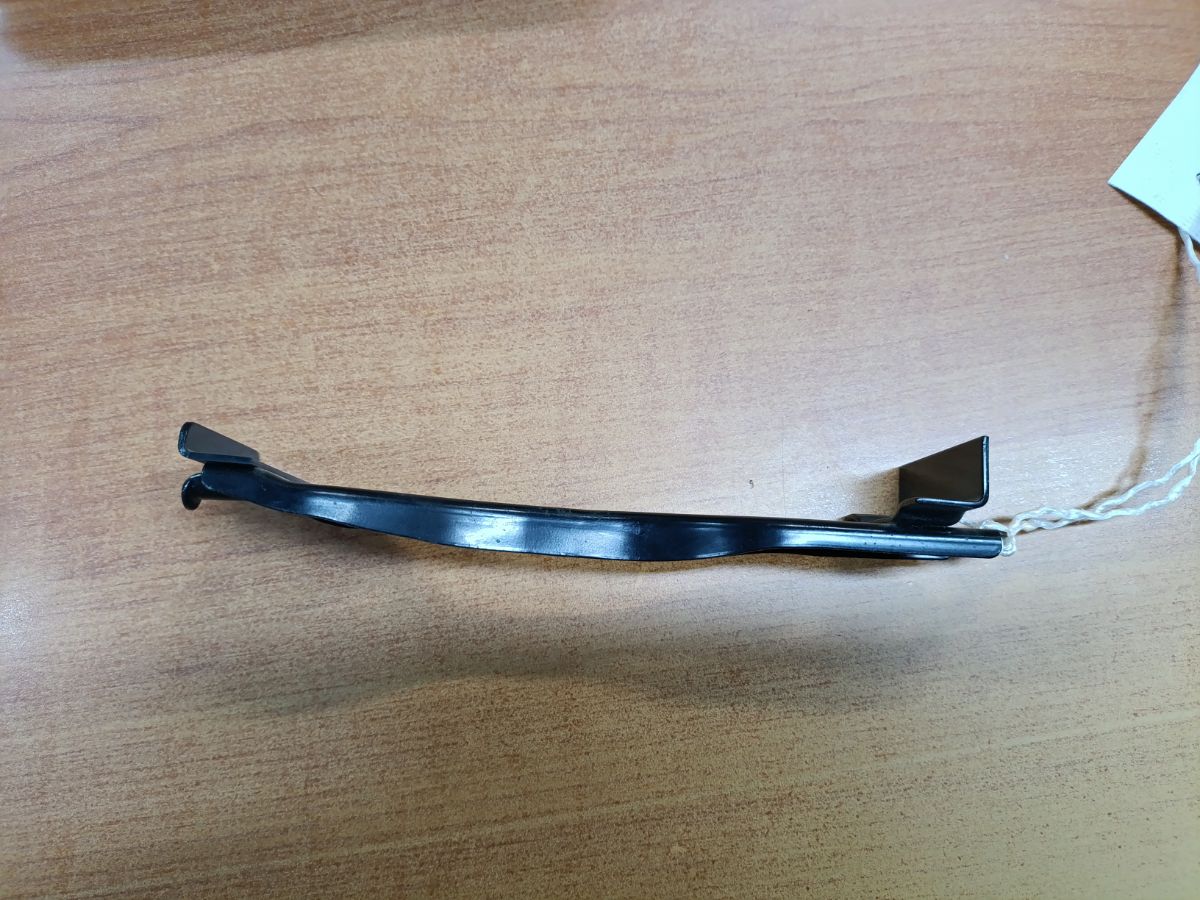 Крепление аккумулятора на Toyota Mark X GRX130 Фото 3