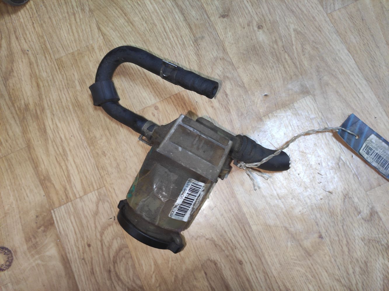 Бачок гидроусилителя 44360-42030 на Toyota Rav4 ZCA25W 1ZZ-FE Фото 3