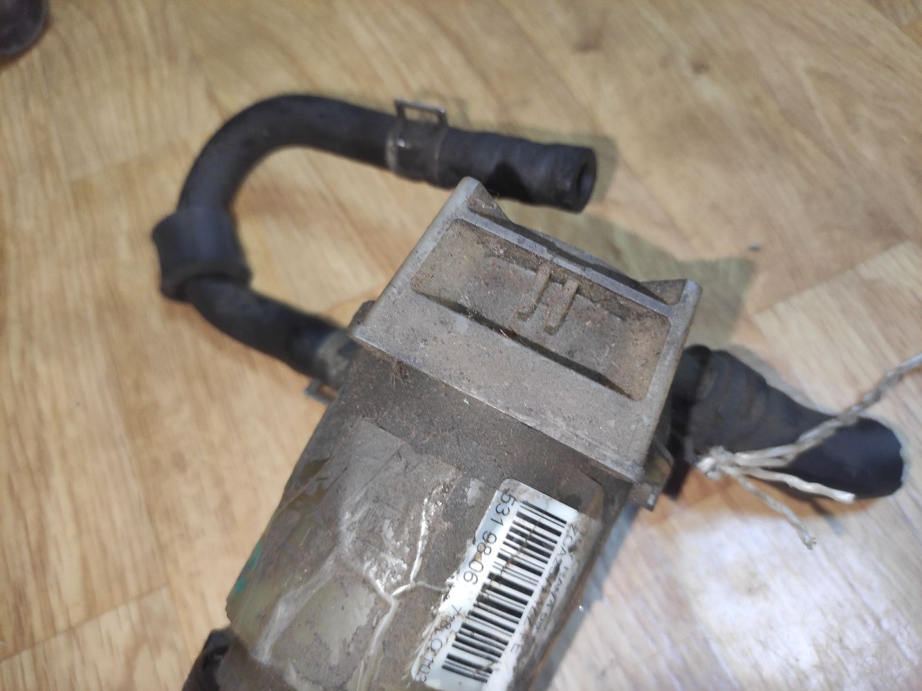 Бачок гидроусилителя 44360-42030 на Toyota Rav4 ZCA25W 1ZZ-FE Фото 4