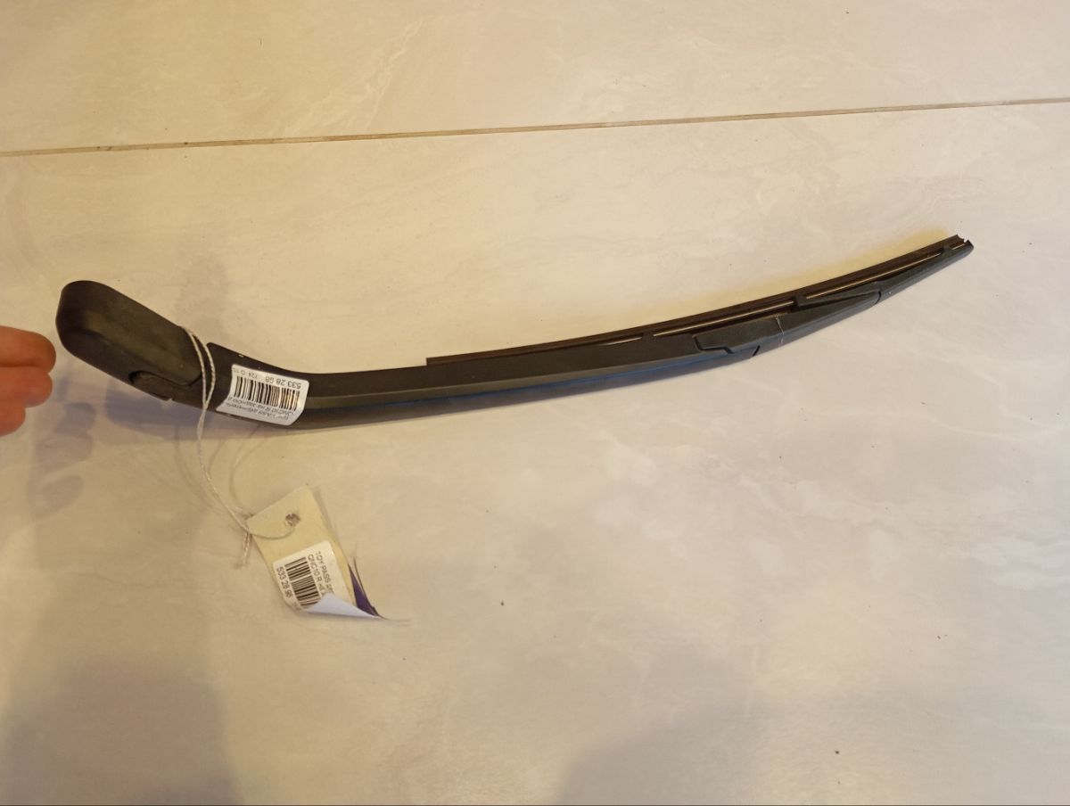 Держатель дворника 85241-B1010 на Toyota Passo QNC10 Фото 9