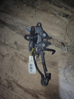 Замок капота на Toyota Kluger ACU20W Фото 6