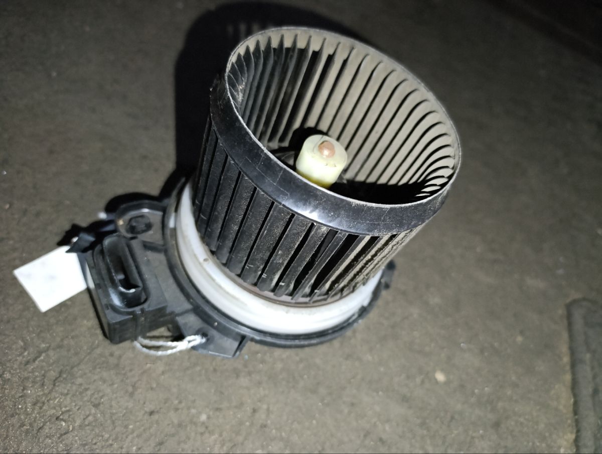 Мотор печки на Suzuki Alto HA35S Фото 7