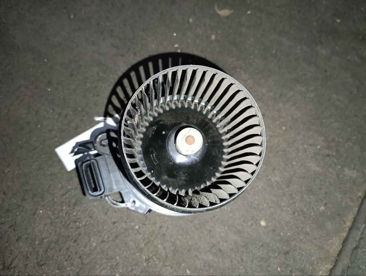 Мотор печки на Suzuki Alto HA35S Фото 8