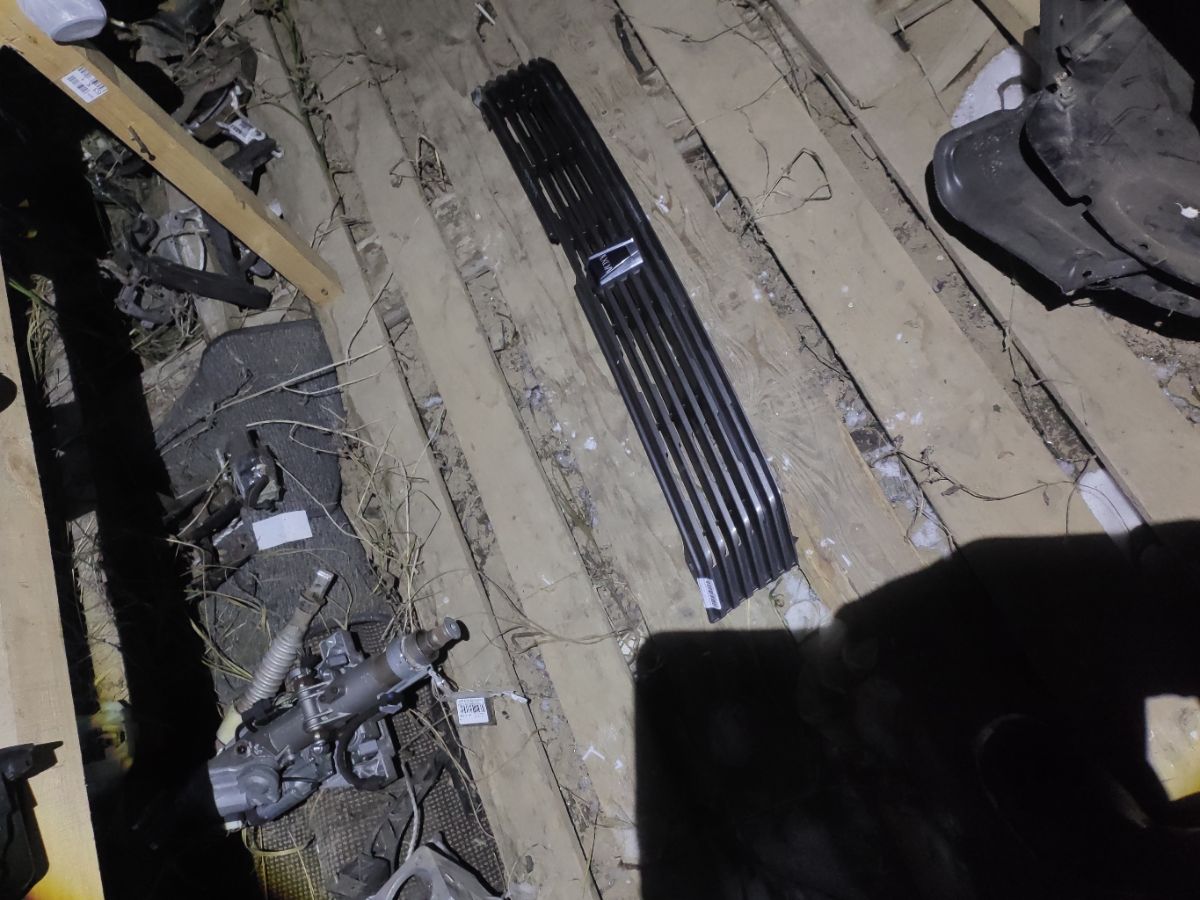 Решетка радиатора на Toyota Voxy AZR60 Фото 3