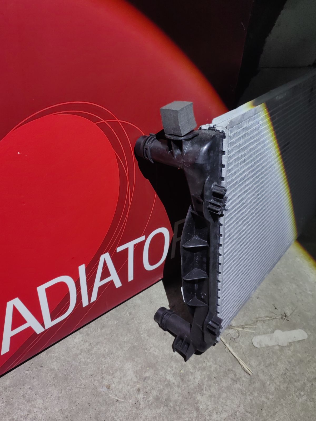 Радиатор ДВС TADASHI TD-036-2557-26, 0019208, 0019209, 0019302195, 0019302201, 001M21, 002-60-01135, 003-017-0012, 003-017-0012-B, 01103119, 01109119, 021540, 03002195, 03002201, 03002240, 0740051, 07778, 102094, 102102, 102132, 1025334SX, 104500, 110367, 110367756, 1114204900, 132195R, 132201R, 133408-1, 133408-3, 1334081X, 133408A1, 1550605, 16305, 16307, 200-325, 2061063, 2065012, 232839, 232963, 3002195, 3002201, 3002240, 31-0036, 31-0037, 311633, 350213017003, 350213143800, 353700, 359000300910, 376766261, 470R0155, 47850050000, 480029N, 480038N, 480064N, 5000291, 50539, 50539A, 530304BA, 530304P, 530304PT, 58141, 60032195, 60032201, 60032240, 60304, 60304A, 702-0012, 732839, 732963, 734269, 735022, 735027, 80030B, 80030Z, 8010-234, 8101705, 8102616, 8E0121251, 8E0121251A, 8E0121251AF, 8MK 376 766-261, 8MK 376 766-264, 8MK 376 781-001, AC205162, ACRB503, ACRM503, AD0006-1, AD37009A, AD37009AM, AI0A401-911, AI0A401-912, AI0A401912, AI2195, AI2201, AI2240, AIA2201, AUD0624, AUDI5280, BYN92048, CR 1417 000P, CR 1417 000S, CU2556, CU2557, D7A014TT, DCM1463, DCM1466, DRM02033, DRM02035, FP 12 A463, FP 12 A463-X, GD7727F, KAI195, KK0104, MK-1430, NC01013035M, PR 0017A2, PRS3657, QER1491, QER2336, RA0010240, RA0010241, RA0010350, RA60304, RA60304A, RB-2046, RM0421, RM0441, V15-60-6039, VCS2195, WG1721362, WG1721363 на Audi A4 8E Фото 4