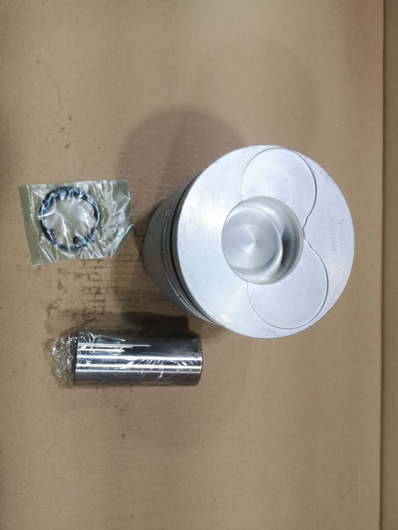 Поршень CARFERR CR-069-1878, ME093424, ST-069-1878 на Mitsubishi Fuso 8DC93 Фото 1