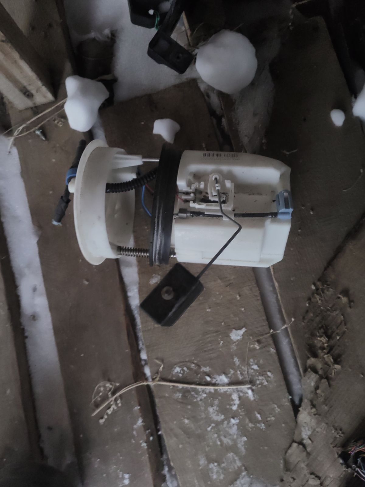 Бензонасос ZJ201335XA, 2S6U9350A1A на Mazda Demio DY3W ZJ-VE Фото 4