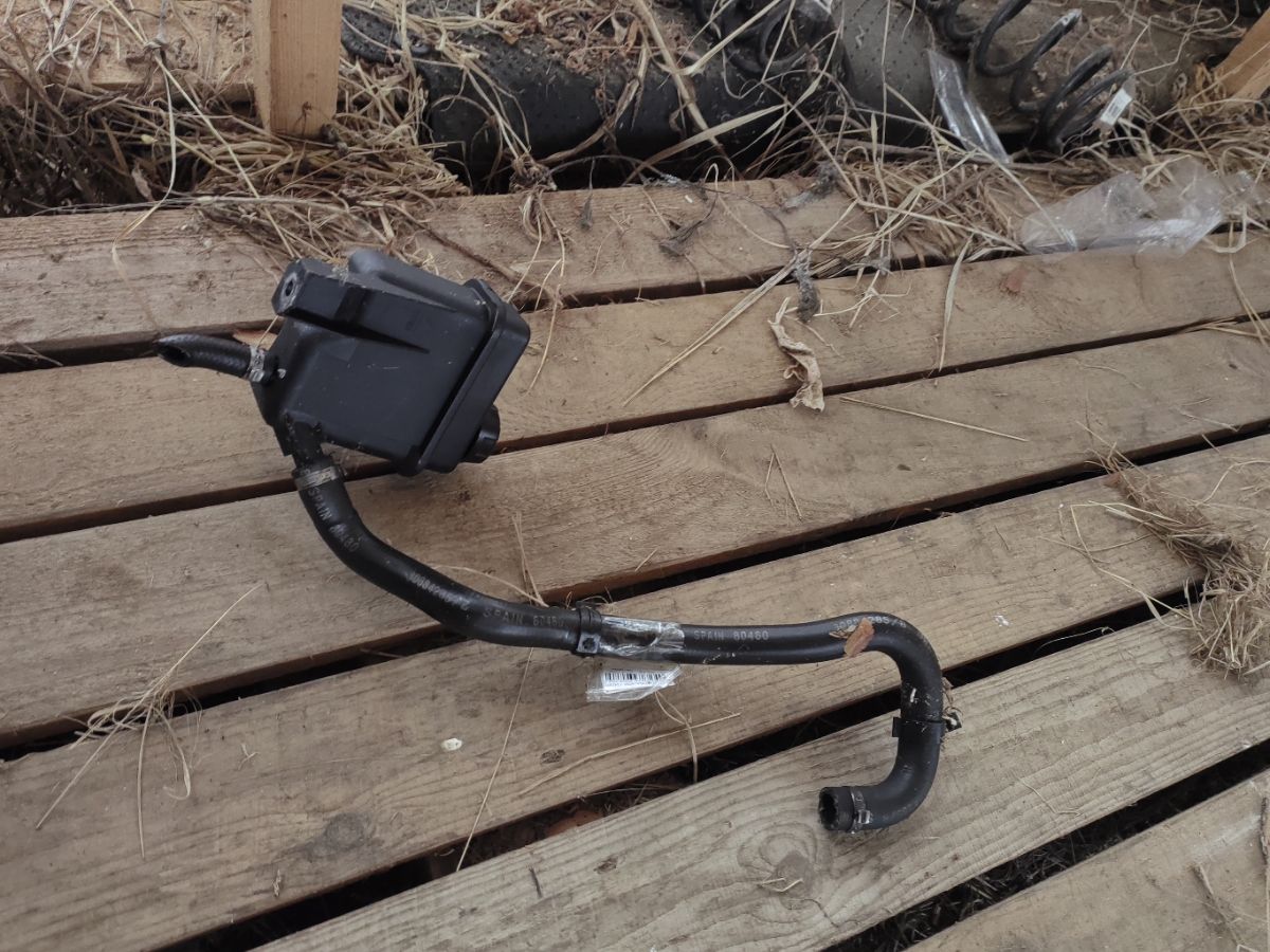 Бачок гидроусилителя 30630629 на Volvo V40 VW B4204T5 Фото 4