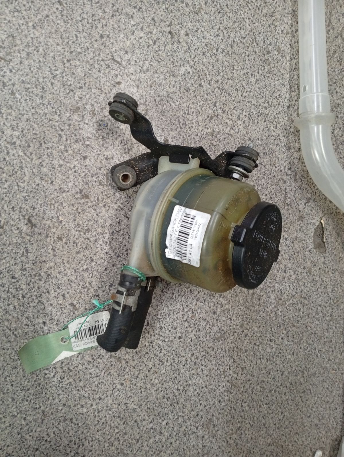 Бачок гидроусилителя 44360-33040 на Toyota Camry ACV30 2AZ-FE Фото 2