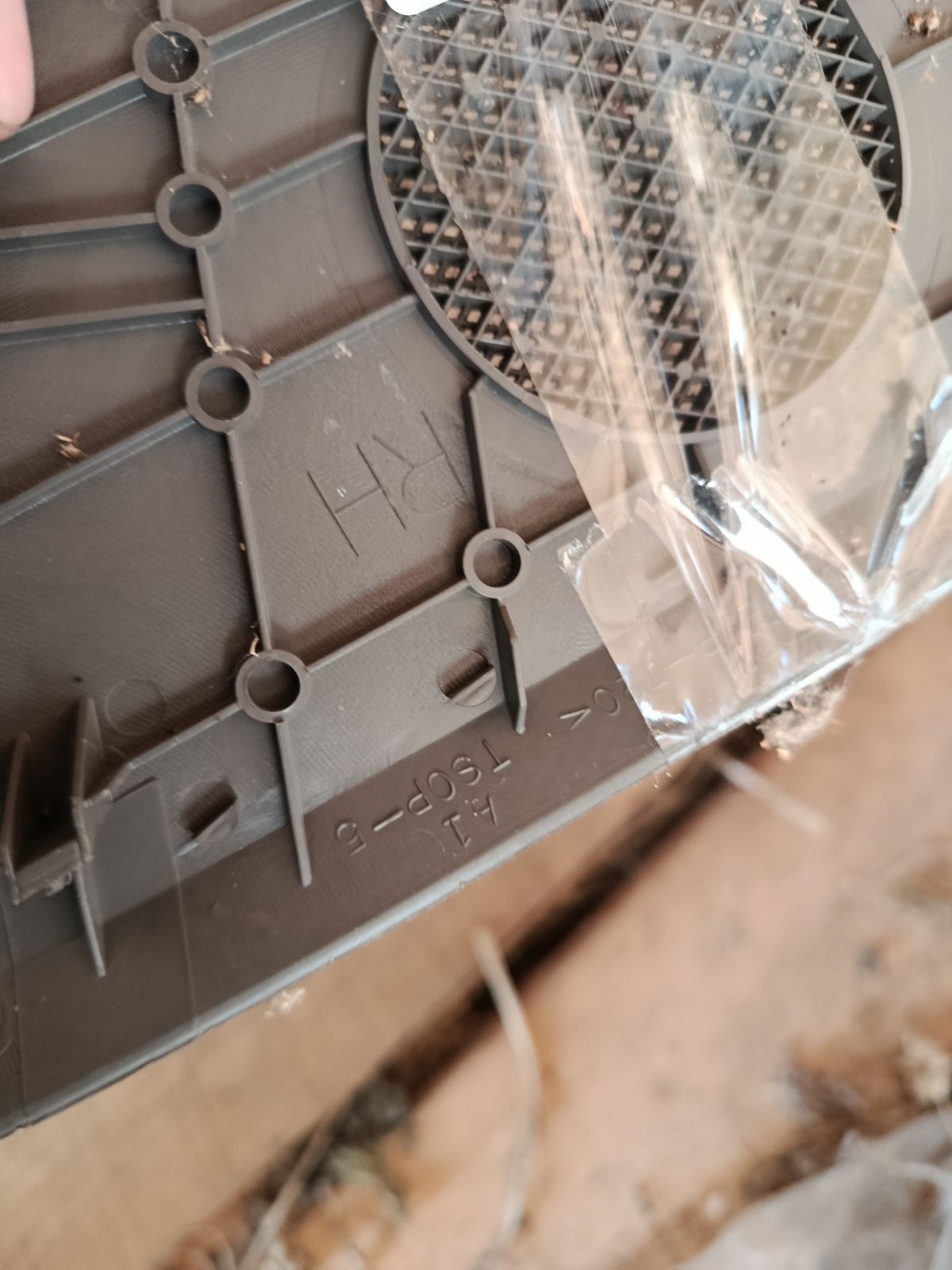 Крышка динамика на Toyota Camry ACV30 Фото 5