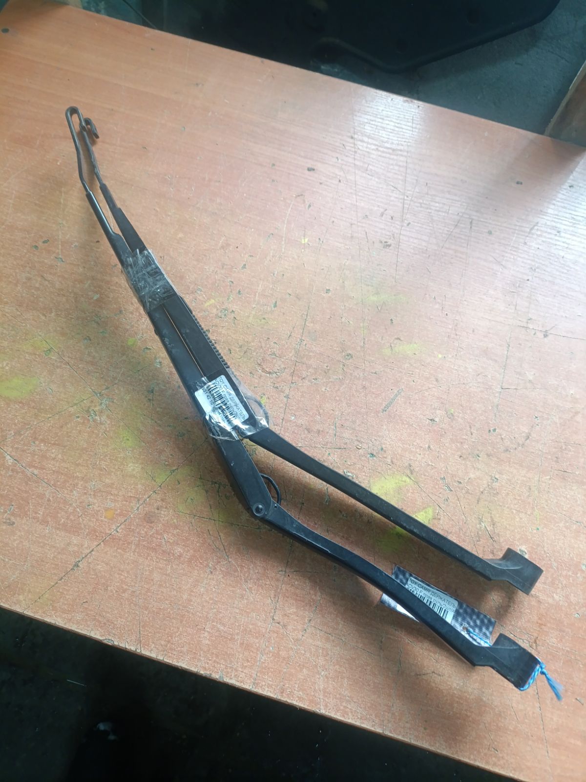 Держатель дворника на Toyota Camry ACV30 Фото 6