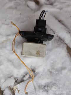 Регулятор скорости мотора отопителя на Toyota Celica ST202 3S-FE Фото 3