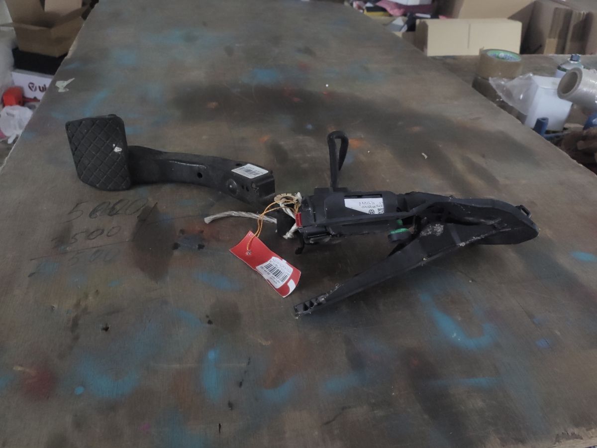 Педаль подачи топлива 1K2723503AJ на Audi A3 8P Фото 3