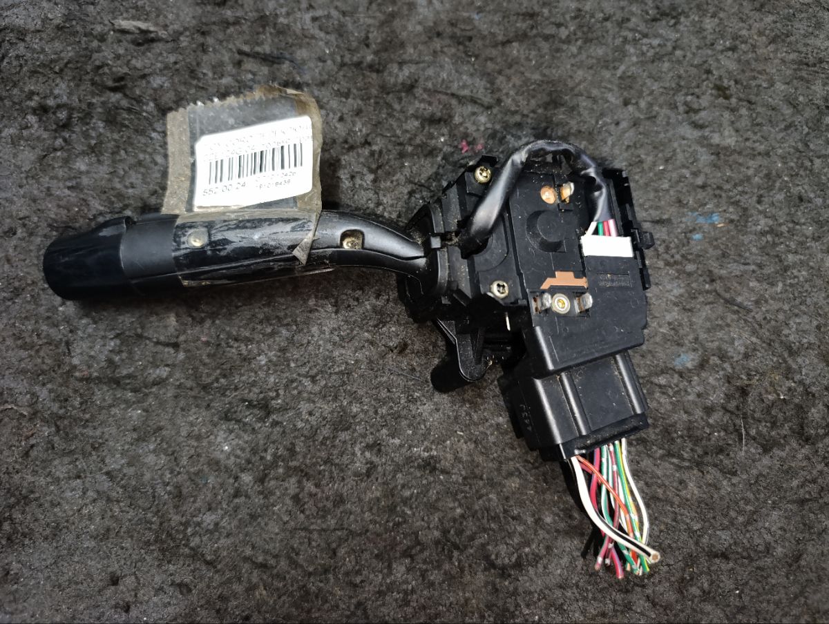 Переключатель поворотов на Toyota Corolla Fielder ZZE124G Фото 2