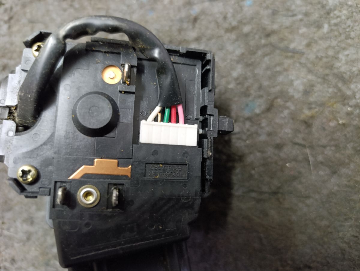 Переключатель поворотов на Toyota Corolla Fielder ZZE124G Фото 3