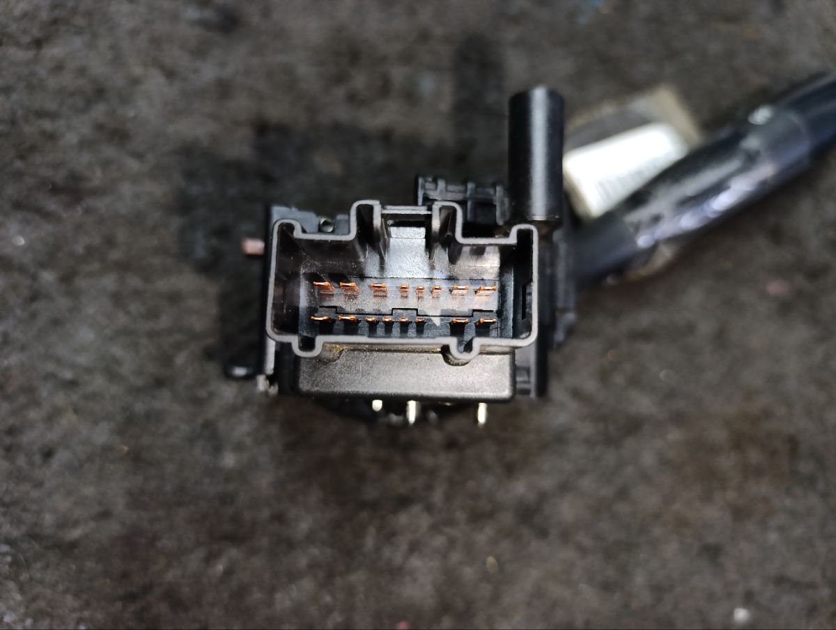 Переключатель поворотов на Toyota Corolla Fielder ZZE124G Фото 4